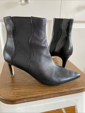 Cole Haan Black Pointed-Toe Leather Ankle Booties Size 7B